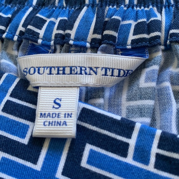 Southern Tide Blue Pattern Shorts - Picture 7 of 8